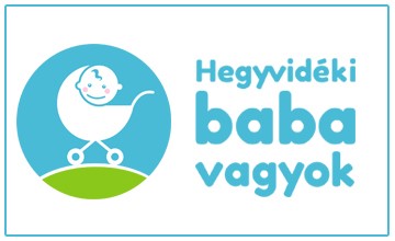 Kék-fehér logó babakocsiban ülő mosolygó babával, mellette Hegyvidéki baba vagyok felirat.